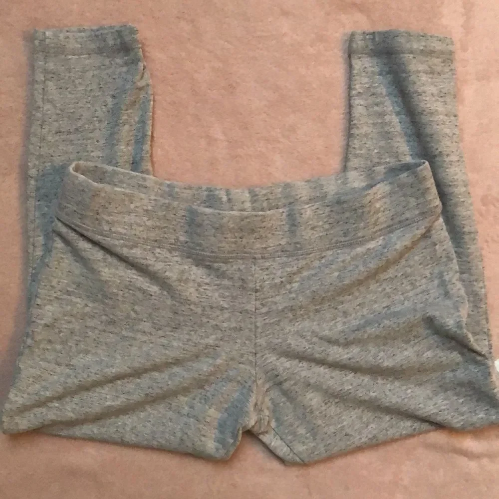 🌻3/20 Merona Capri Sweatpants. Size Large. - Picture 3 of 4